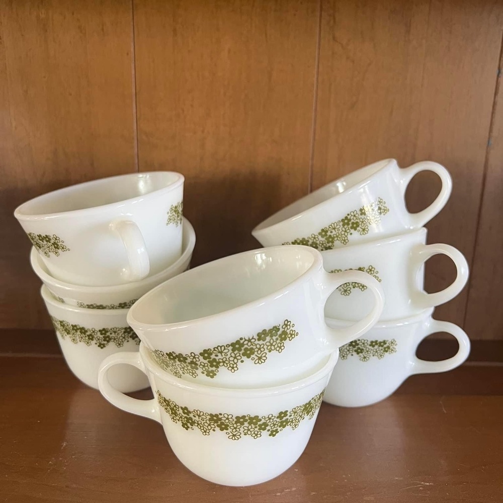 Vintage Pyrex mugs curved handle